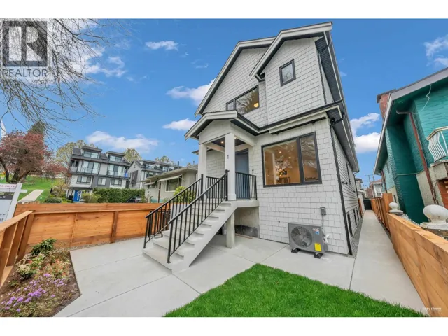 2715 CHEYENNE AVENUE, Vancouver, British Columbia V5R4R5
