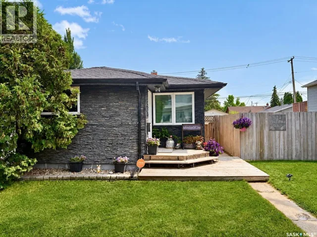 924 Weldon AVENUE, Saskatoon, Saskatchewan S7M2V6