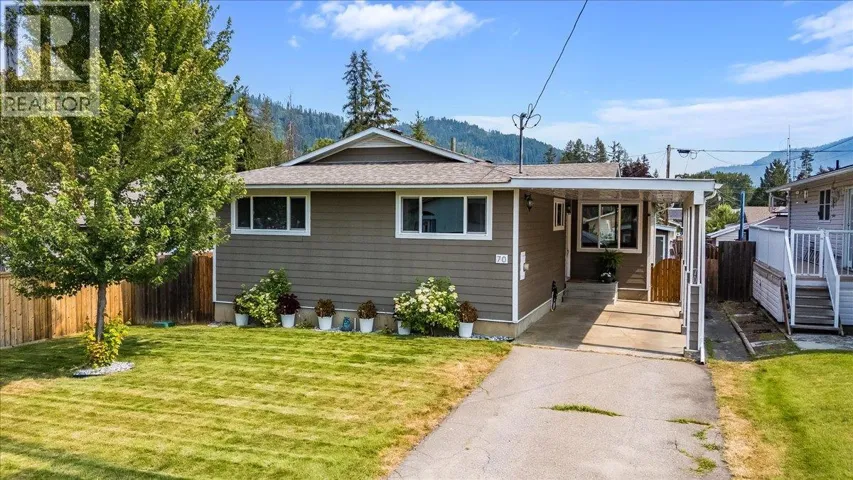70 WALNUT Avenue, Fruitvale, British Columbia V0G1L0