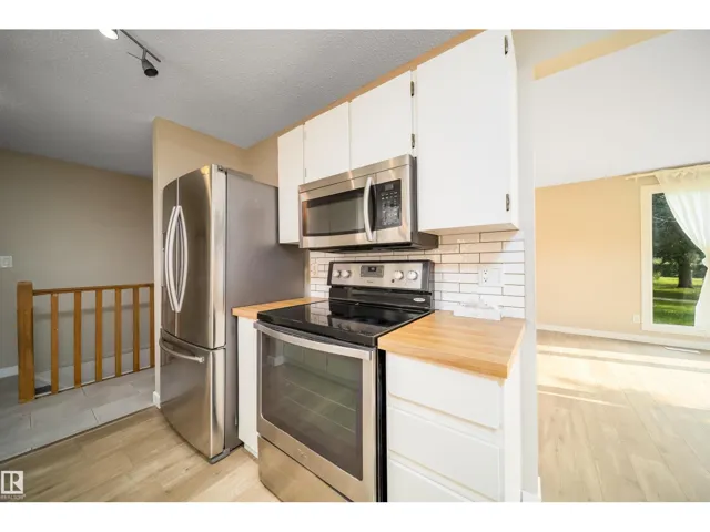 1719 37 ST NW, Edmonton, Alberta T6L2P6