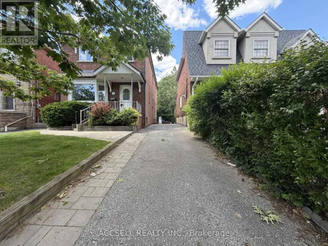 64 PARKLEA DRIVE, Toronto (Leaside), Ontario M4G2J6