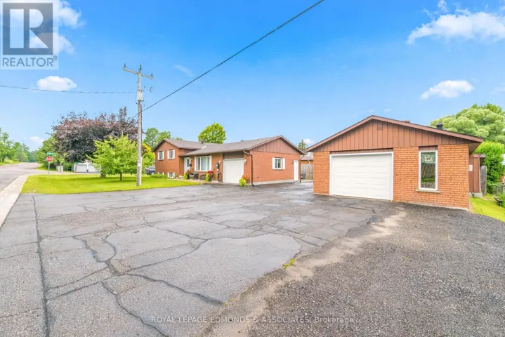 2 HERMAN STREET, Petawawa, Ontario K8H3J8