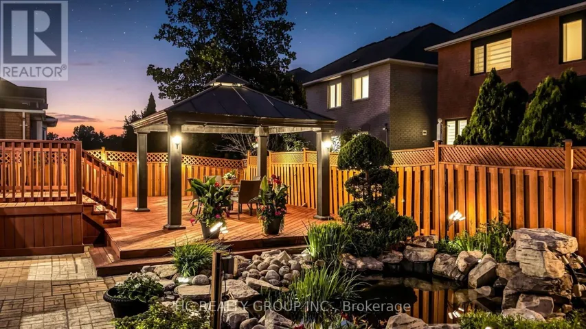 18 SAXONY DRIVE, Markham (Berczy), Ontario L6C2B5