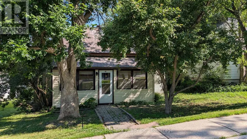 18 SUSAN STREET W, Huntsville, Ontario P1H1X4