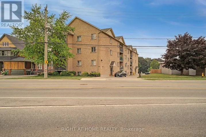 403 - 1522 KING STREET E, Kitchener, Ontario N2G2P1