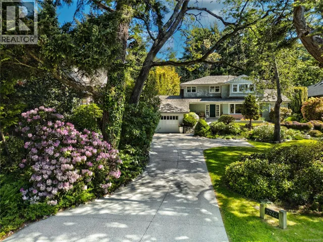 2944 Tudor Ave, Saanich, British Columbia V8N1M1