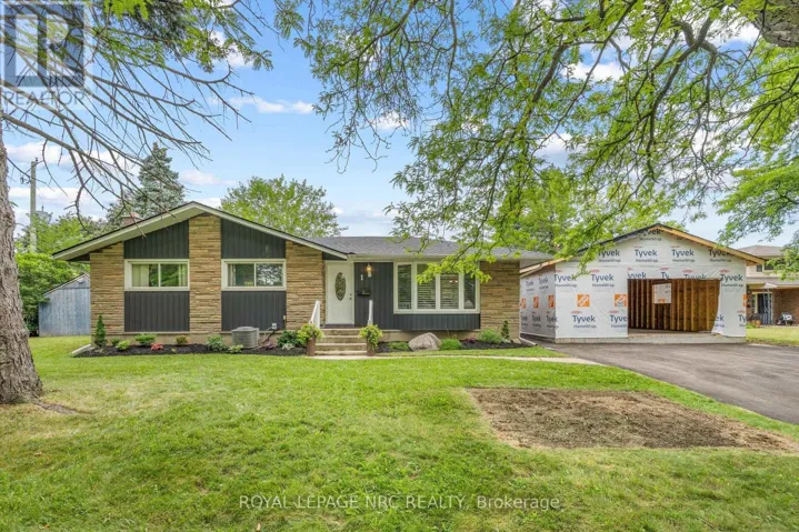 1 KINGSTON BAY, St. Catharines (Carlton/Bunting), Ontario L2M4H6