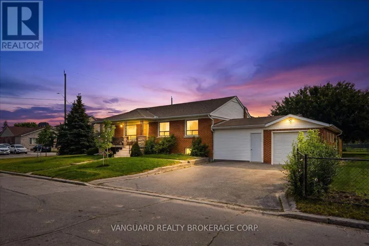 39 CAMBORNE AVENUE, Toronto (Downsview-Roding-CFB), Ontario M3M2P9