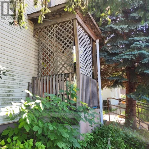 365 N VICTORIA Street N, Kitchener, Ontario N2H5E4