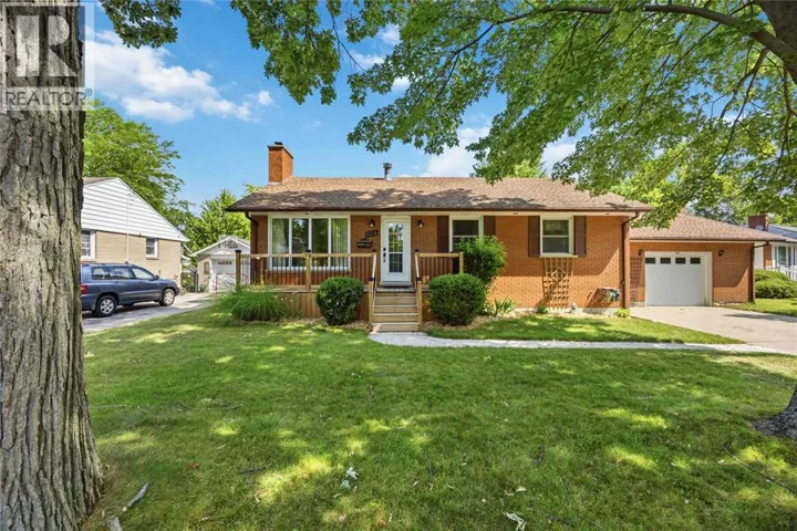 824 CHARLESWORTH DRIVE, Sarnia, Ontario N7V2R9