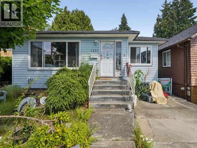 2231 E 25TH AVENUE, Vancouver, British Columbia V5N2V7
