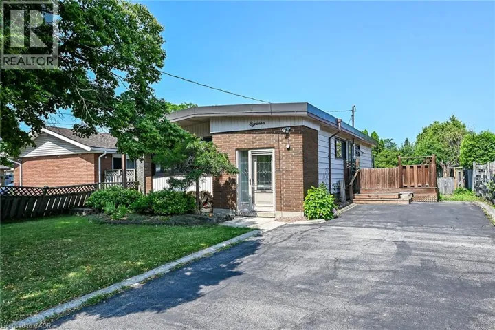 18 CORAL Drive, Hamilton, Ontario L8V2N5