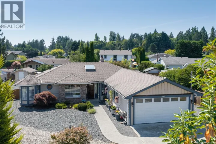 1332 Chesterton Pl, French Creek, British Columbia V9P1W9