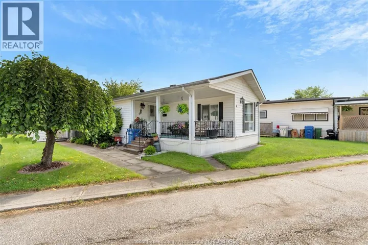 4 ROBIN CRESCENT, Lakeshore, Ontario N8N2V9