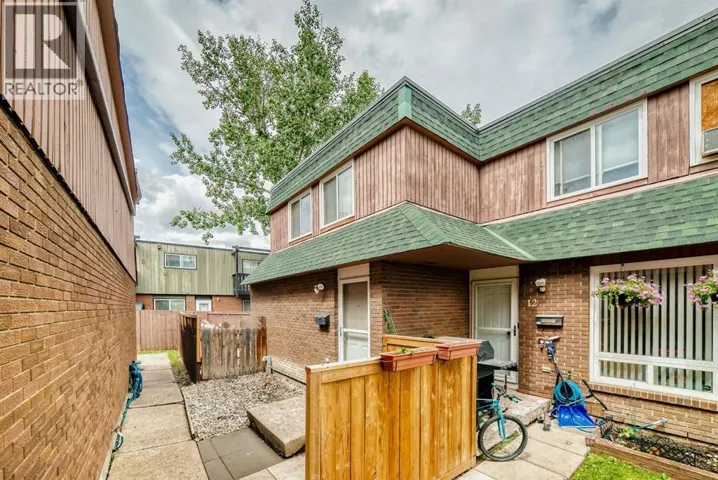 11, 11240 6 Street SW, Calgary, Alberta T2W1V9