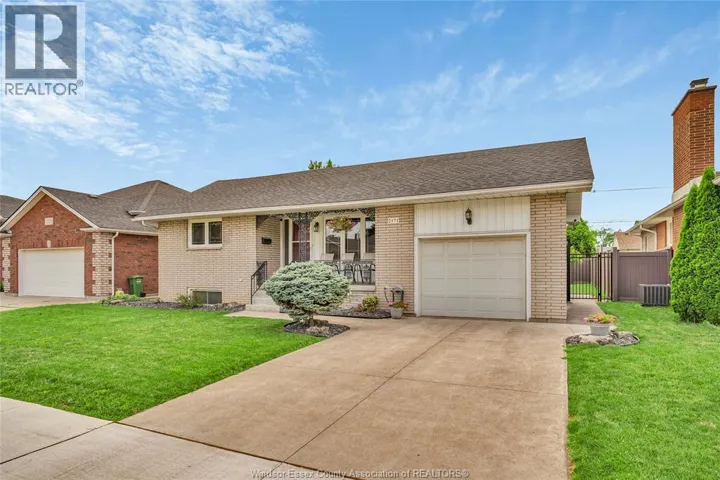 2171 WOODLAWN AVENUE, Windsor, Ontario N8W2H2
