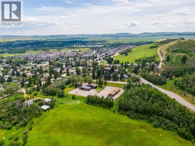 514 & 526 Windsor Avenue NW, Diamond Valley, Alberta T0L2A0