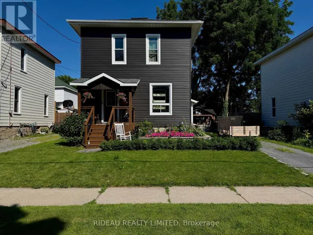 110 MAIN STREET E, Smiths Falls, Ontario K7A1B2