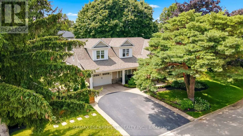 330 CAMELOT COURT, Burlington (Shoreacres), Ontario L7L2G3