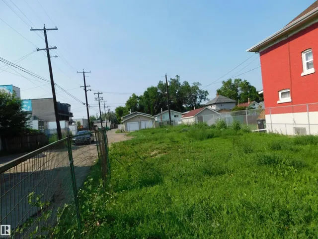 9352 107A AV NW, Edmonton, Alberta T5H0Z3