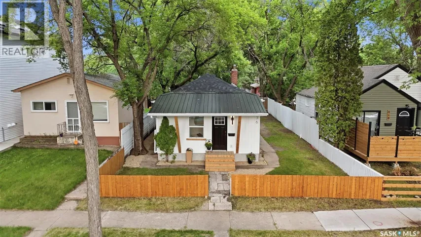 836 I AVENUE S, Saskatoon, Saskatchewan S7M1Z3