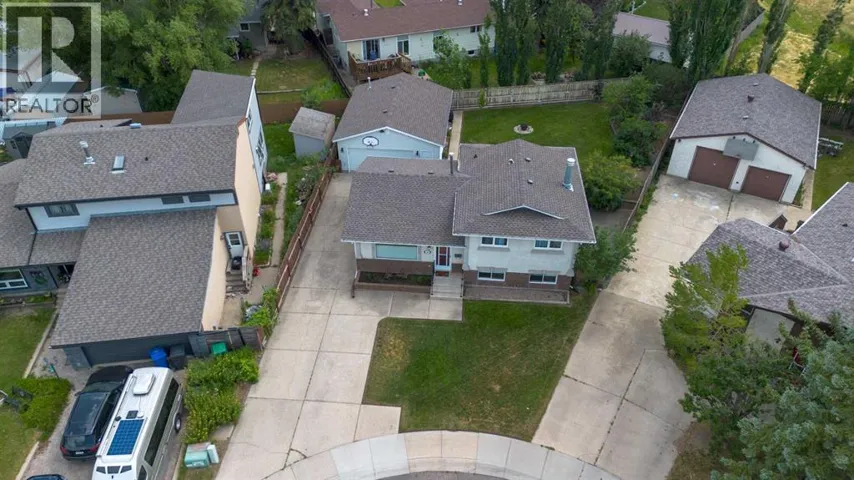 46 Oxford Road W, Lethbridge, Alberta T1K4V4