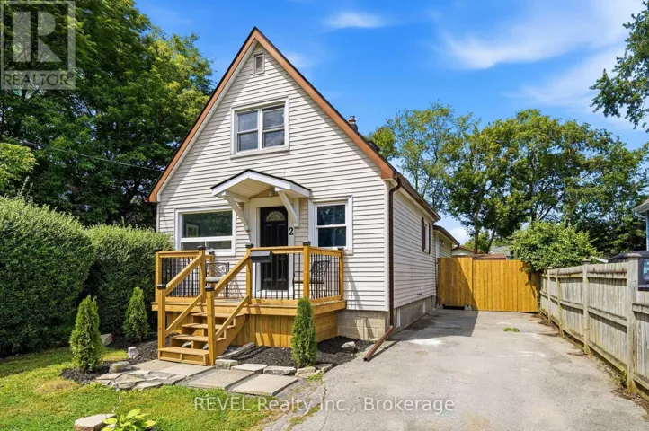2 KENT STREET, St. Catharines (Western Hill), Ontario L2S1H1