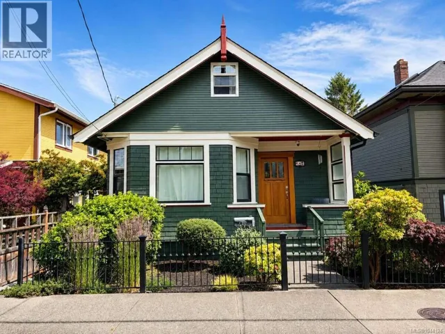 147 Lawrence St, Victoria, British Columbia V8V1X9