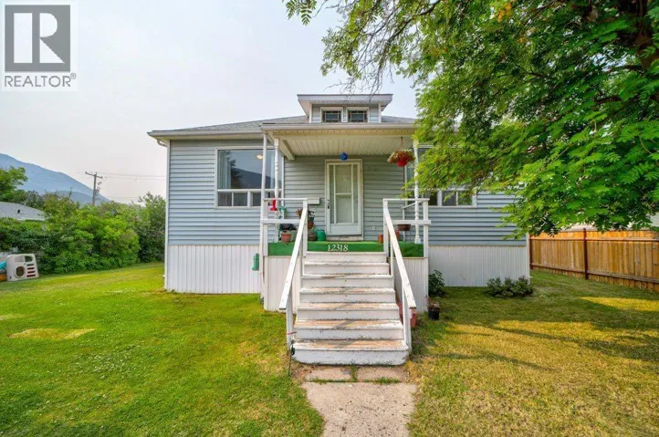 12316 21 Avenue, Blairmore, Alberta T0K0E0