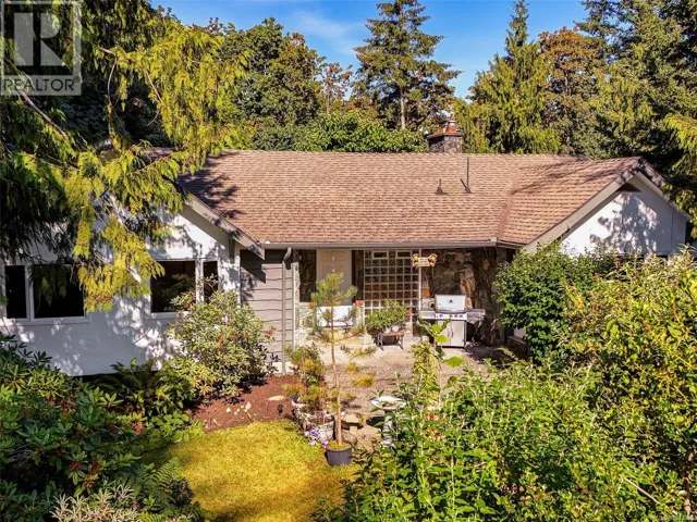 6232 Rodolph Rd, Central Saanich, British Columbia V8Z5V8