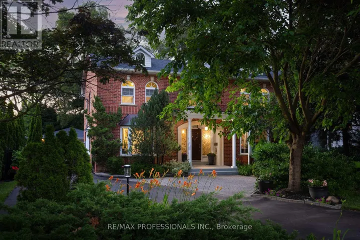 106 RATHBURN ROAD, Toronto (Princess-Rosethorn), Ontario M9A1R7