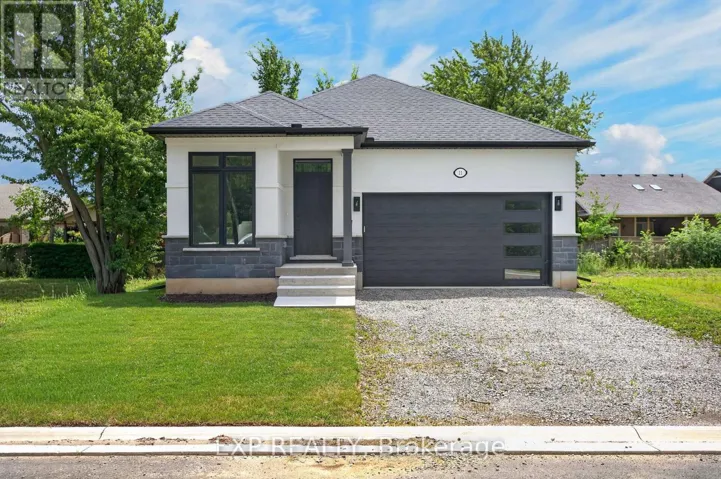 11 STICKLES STREET, Pelham (Fonthill), Ontario L3C3C3