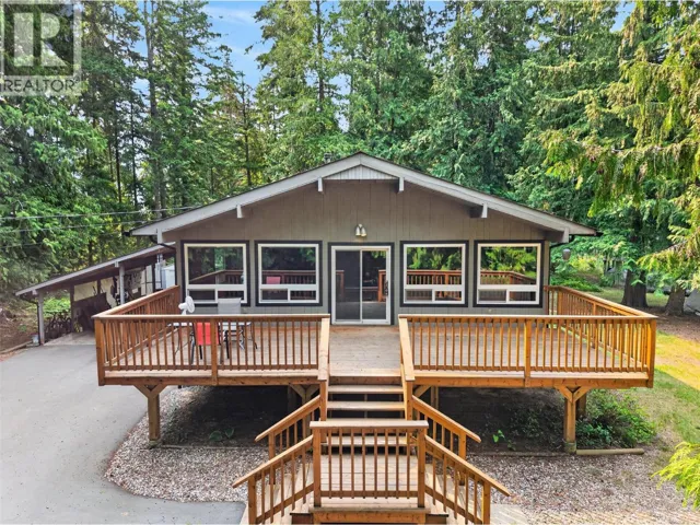 671 Old Town Road, Sicamous, British Columbia V0E2V4