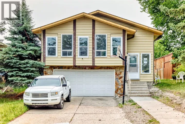 19 Berwick Crescent NW, Calgary, Alberta T3K1P7