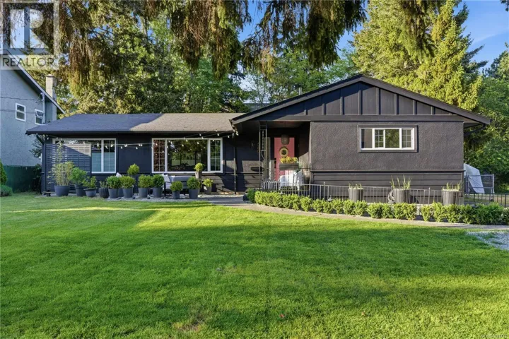 560 Kay St, Saanich, British Columbia V8Z2L3