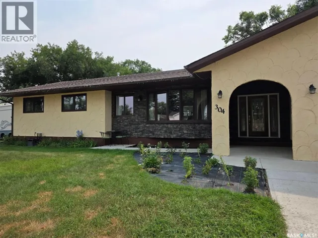 304 4th AVENUE SE, Swift Current, Saskatchewan S9H3L8