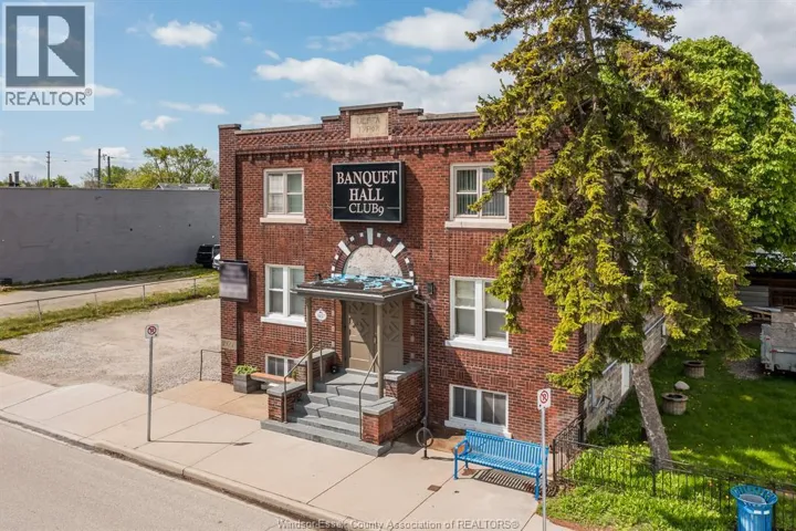 1457 DROUILLARD ROAD, Windsor, Ontario N8Y2R8