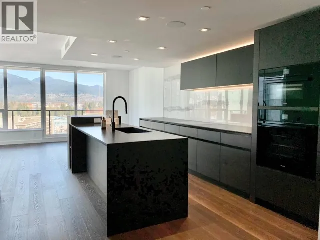 13** 620 CARDERO, Vancouver, British Columbia V6H3M2