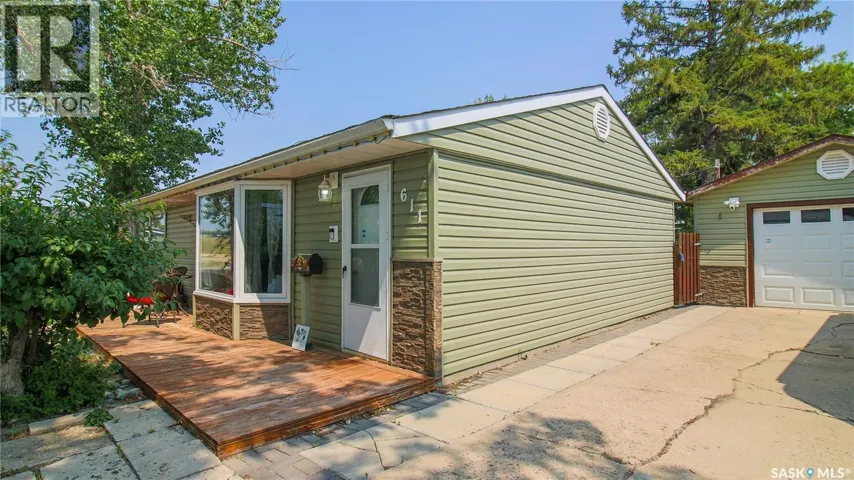 611 McIntosh STREET, Regina, Saskatchewan S4T5B3