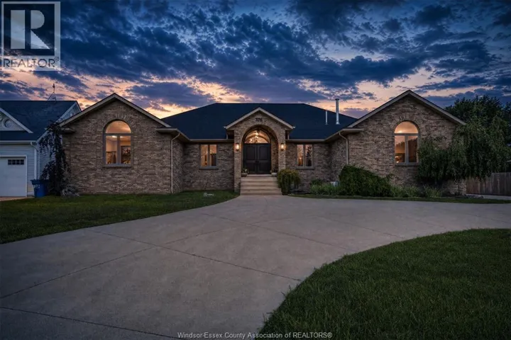 376 ELMSTEAD Ridge, Lakeshore, Ontario N8N2L9