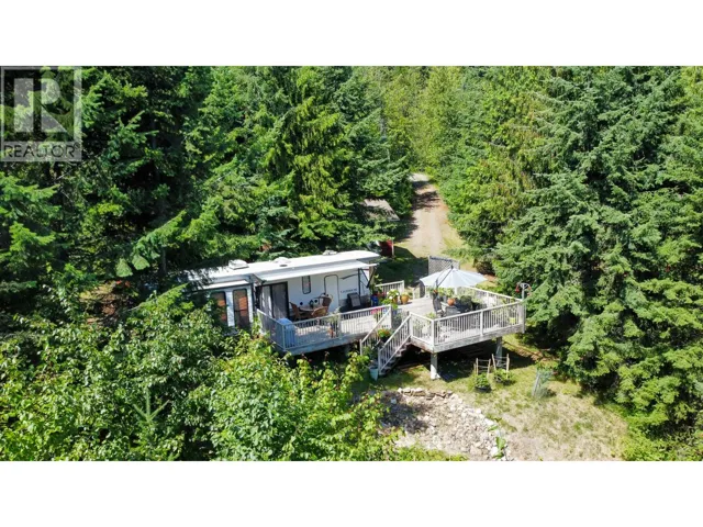 6240 LAKE Street, Kaslo, British Columbia V0G1M0