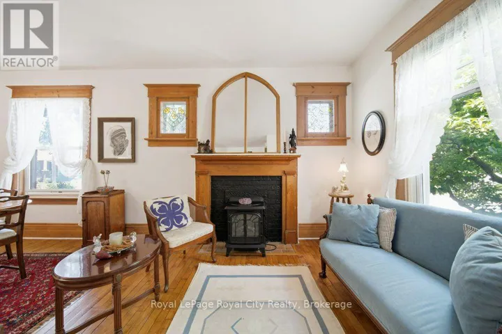 66 RAGLAN STREET, Guelph (Junction/Onward Willow), Ontario N1H2S6