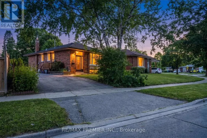 35 BARKWIN DRIVE, Toronto (Thistletown-Beaumonde Heights), Ontario M9V2W4