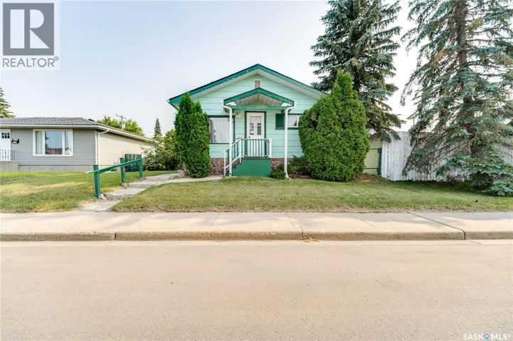 1233 Coteau STREET W, Moose Jaw, Saskatchewan S6H5G7