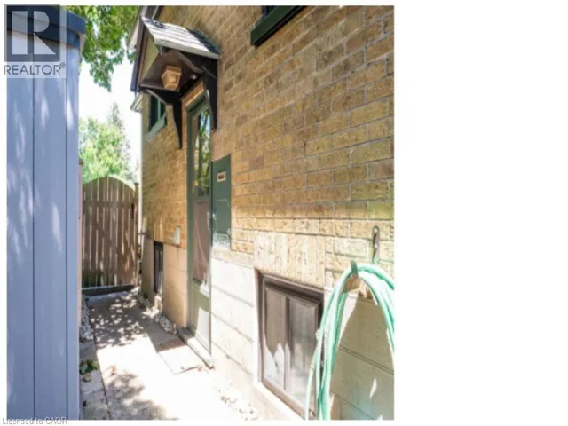 28 SPRING Street W Unit# Lower Level, Waterloo, Ontario N2L2Z8