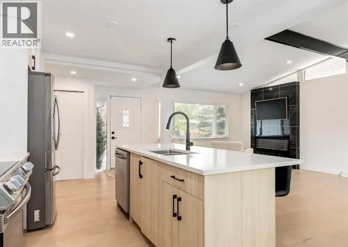 1323 106 Avenue SW, Calgary, Alberta T2W0B8
