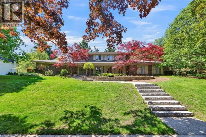 61 HUNTLEY Crescent, Kitchener, Ontario N2M2R4