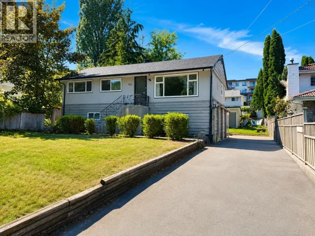 910 ROBINSON STREET, Coquitlam, British Columbia V3J4G6