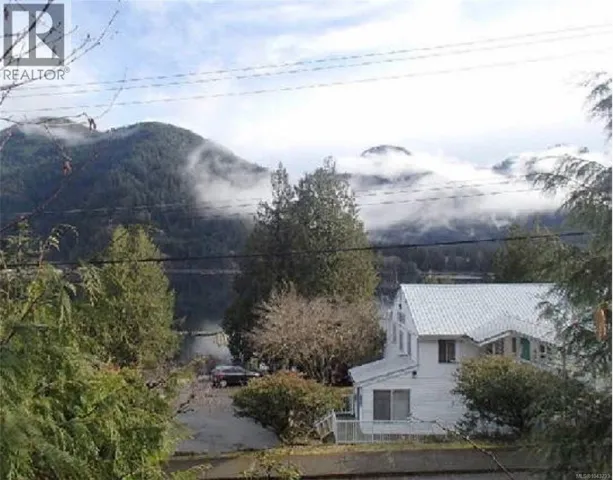 948 Maquinna Dr S, Tahsis, British Columbia V0P1X0