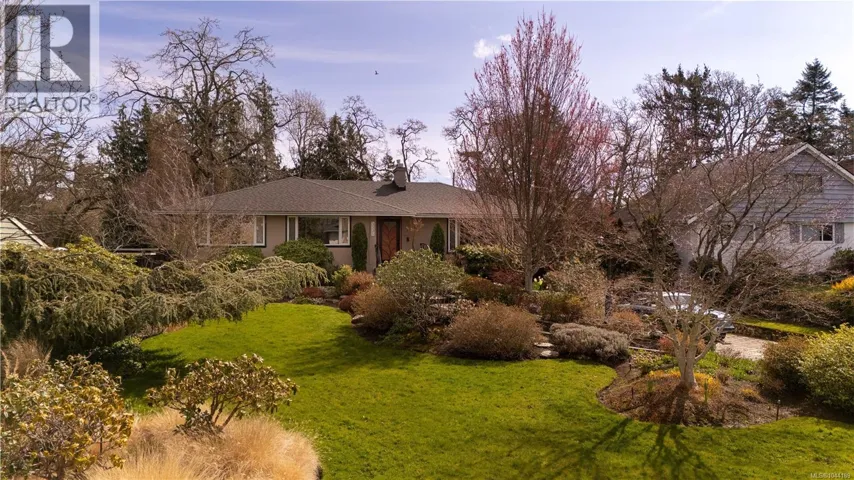 3331 Woodburn Ave, Oak Bay, British Columbia V8P5B8